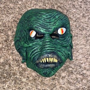 Child’s Swamp Monster costume🎃 good condition, smoke free home!